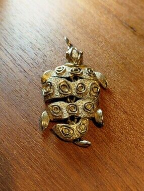 JJ Jonette Articulated Sea Turtle Pendant Brassy Gold EUC So Classic Excellent